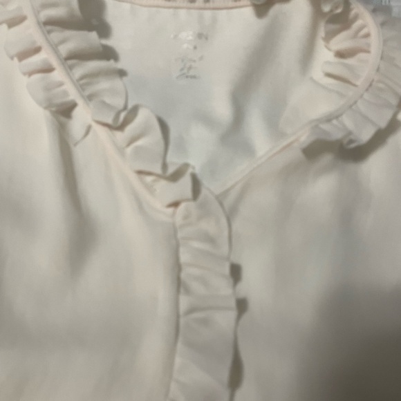 Marc Cain ivory feminine ruffle v neck blouse. Cap sleeve with ruffle. Very soft - Picture 3 of 10